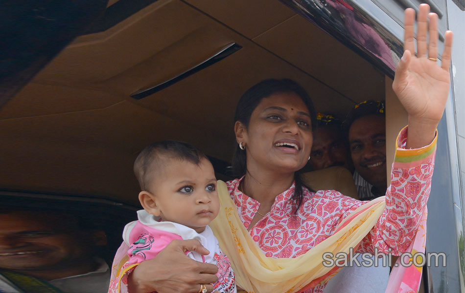 Sharmila s Janpatham at guntur District - Sakshi8