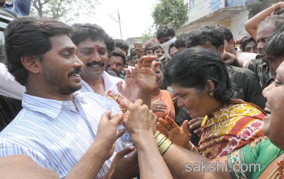 jagan road show - Sakshi14