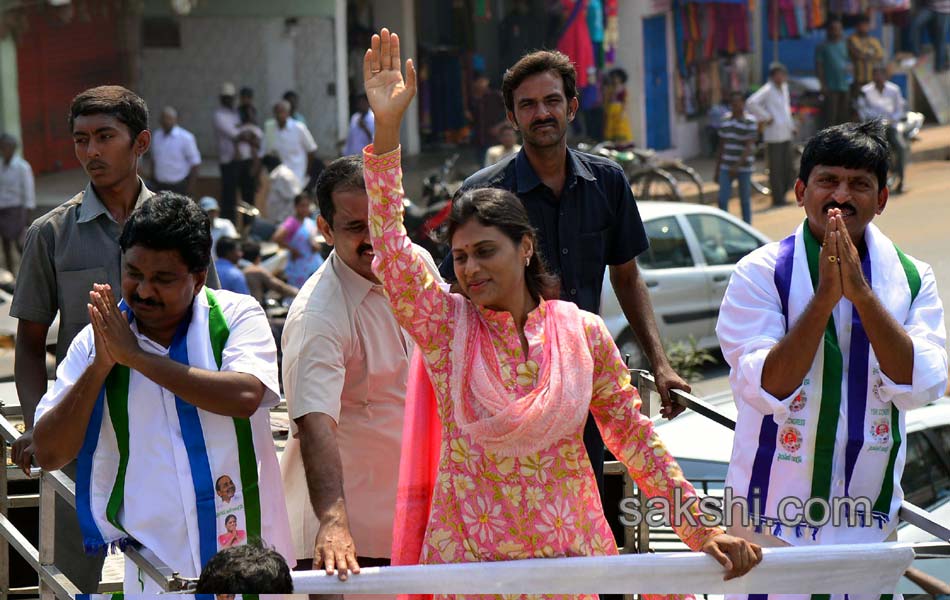 Sharmila s Janapatham at Khammam Distric - Sakshi7