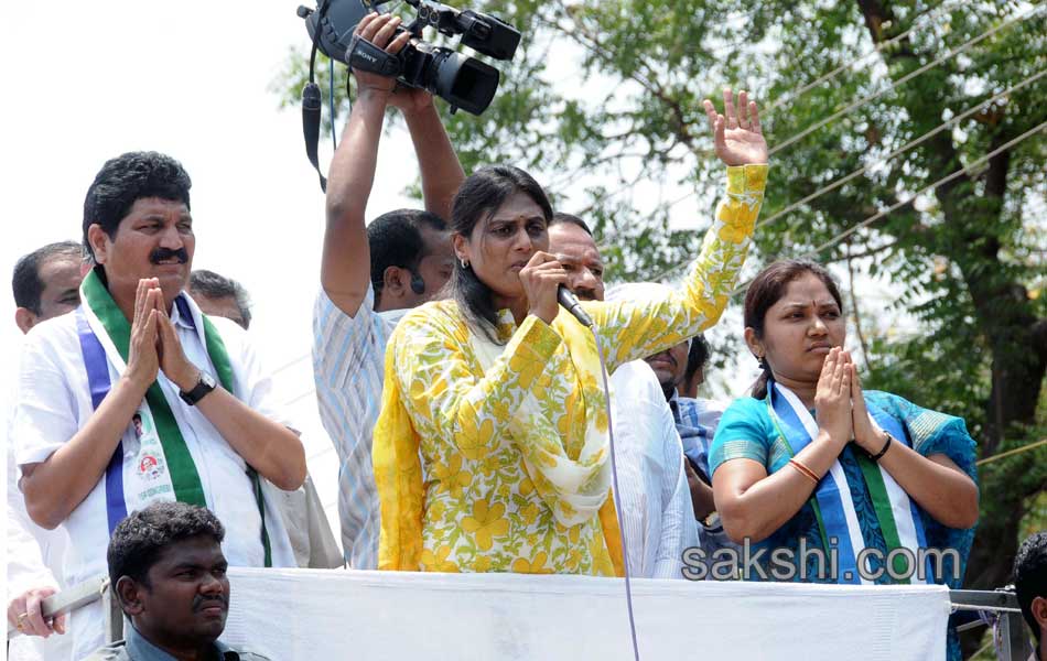 Sharmila s Janapatham at Warangal District - Sakshi18