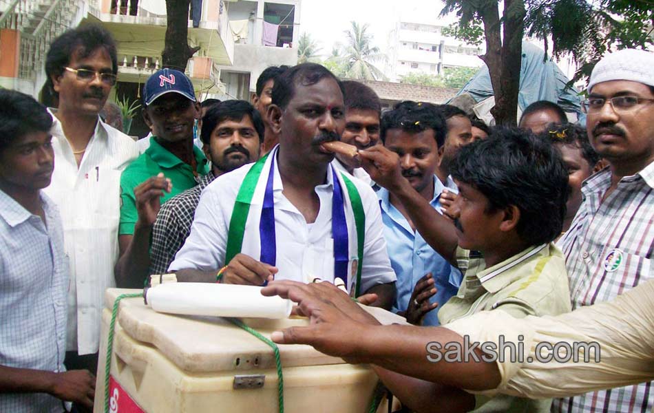 Candets of seemandhra participating with people works during election - Sakshi27