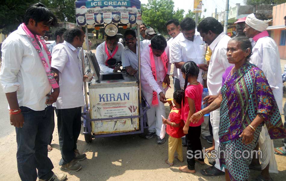 Candets of Telangana participating with people works during election - Sakshi18