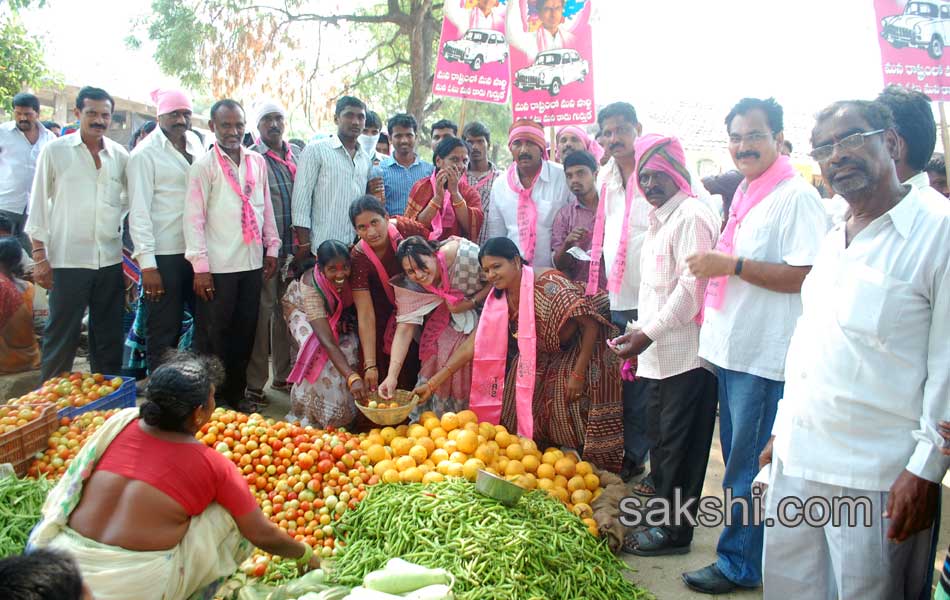 Candets of Telangana participating with people works during election - Sakshi24