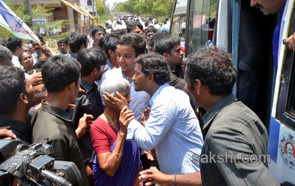 Jagan s Janapatham at Guntur District - Sakshi8