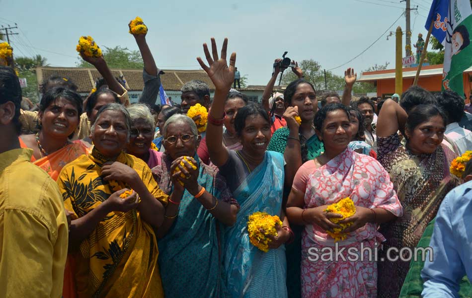 Jagan s Janapatham at Guntur District - Sakshi10