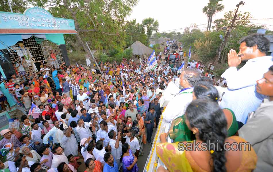 Jagan s Janapatham at Guntur District - Sakshi15