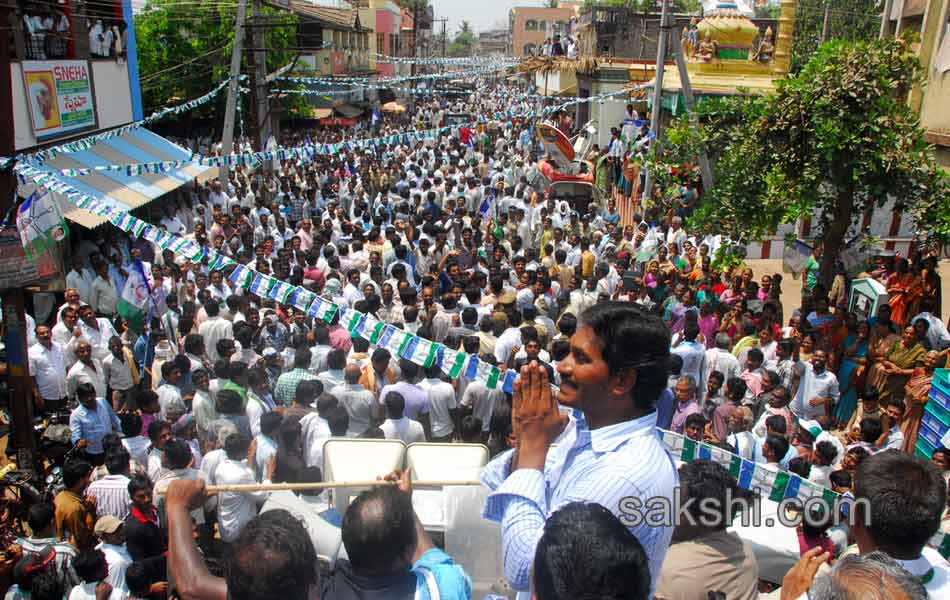 Jagan s Janapatham at Guntur District - Sakshi18