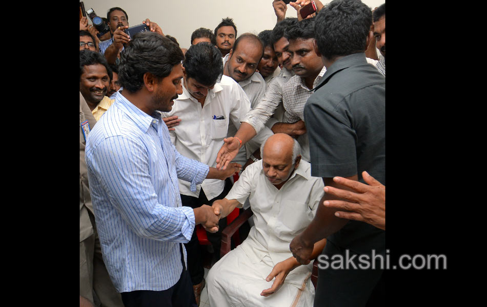 Jagan s Janapatham at Guntur District - Sakshi22