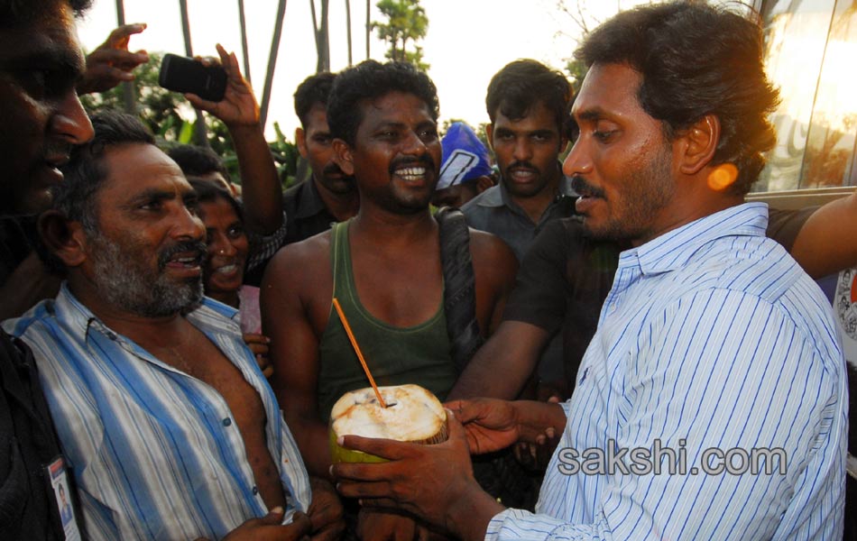 Jagan s Janapatham at Guntur District - Sakshi28