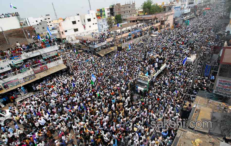 Jagan s Janapatham at Guntur District - Sakshi5