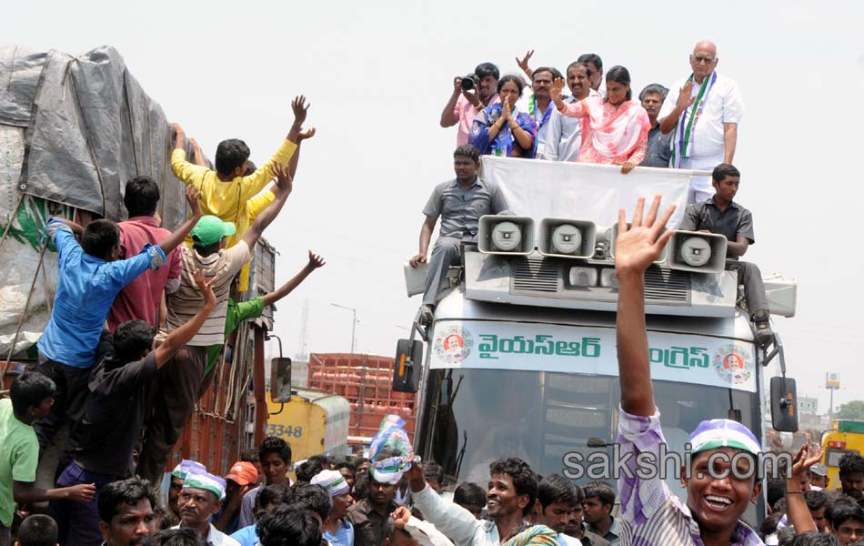 Sharmila s Janapatham at Kurnool District - Sakshi7