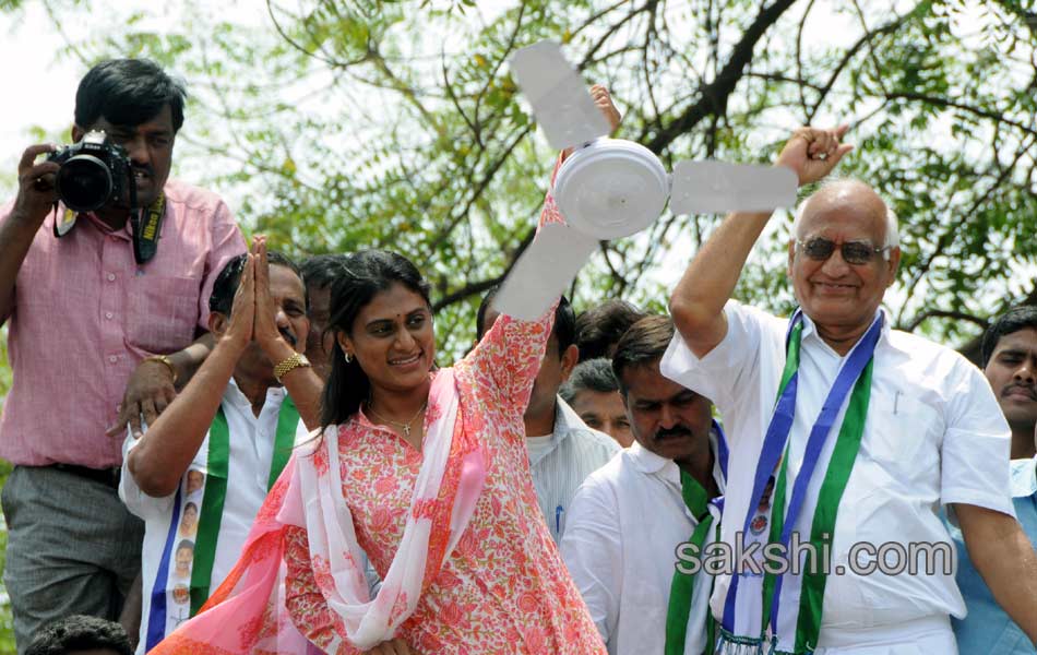 Sharmila s Janapatham at Kurnool District - Sakshi9