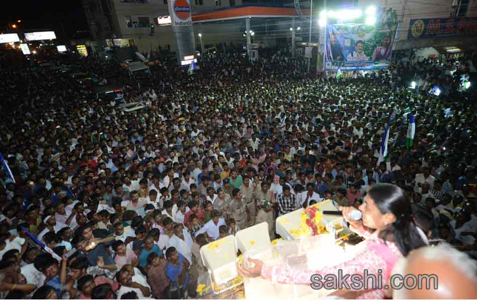 Sharmila s Janapatham at Kurnool District - Sakshi18