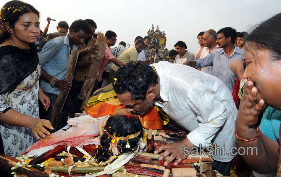 Shobha Nagireddy last rites today - Sakshi33