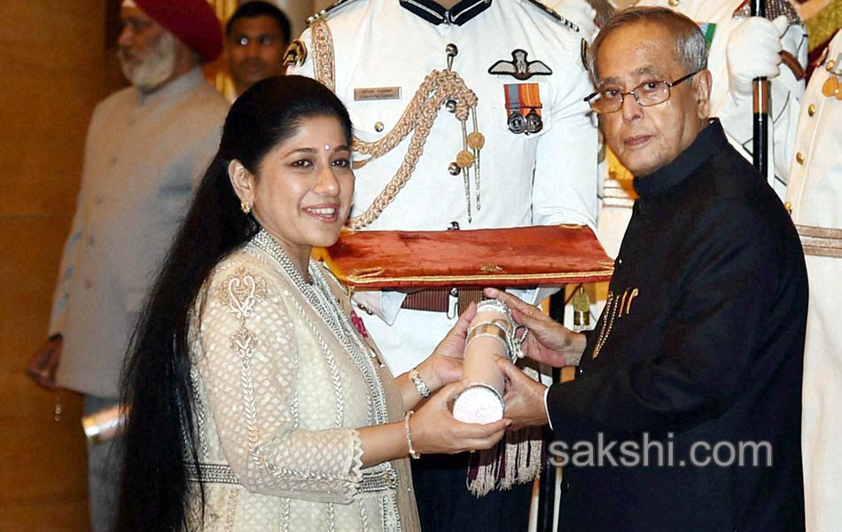 President Pranab Mukherjee presents Padma Awards 2014 - Sakshi12