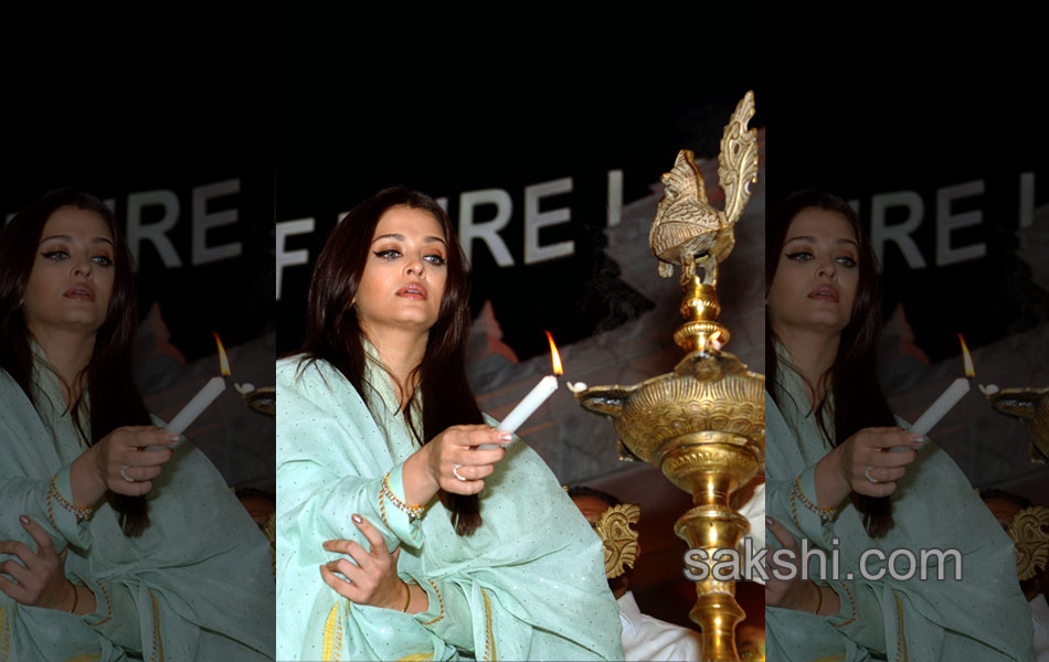 Aishwarya Rai at Satya Sai Baba death cermony10