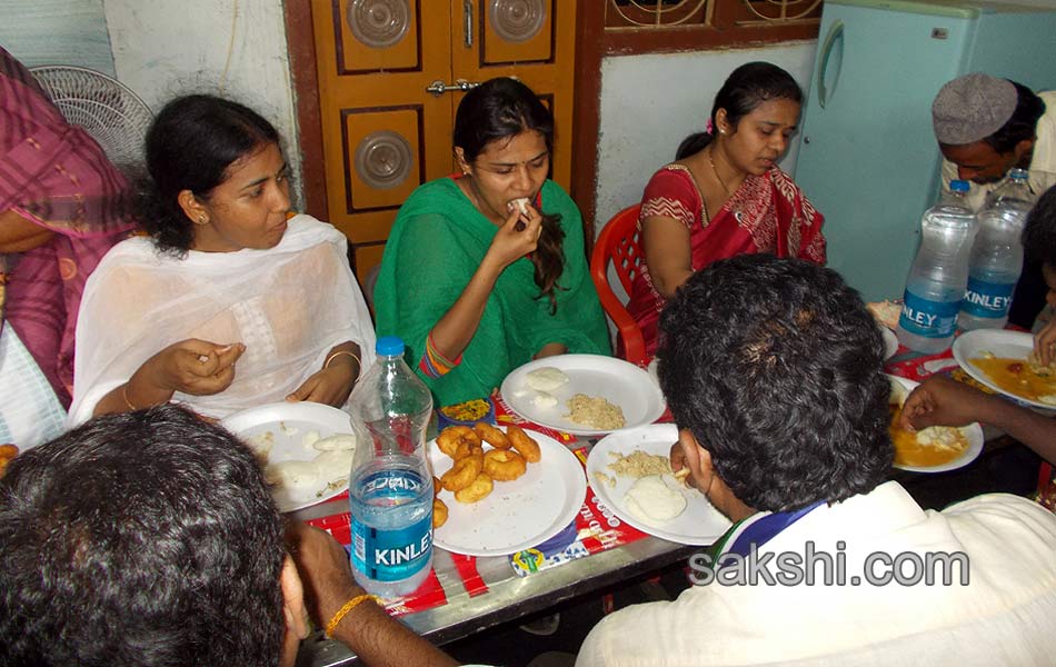 Bhooma family election campaign in allagadda - Sakshi12