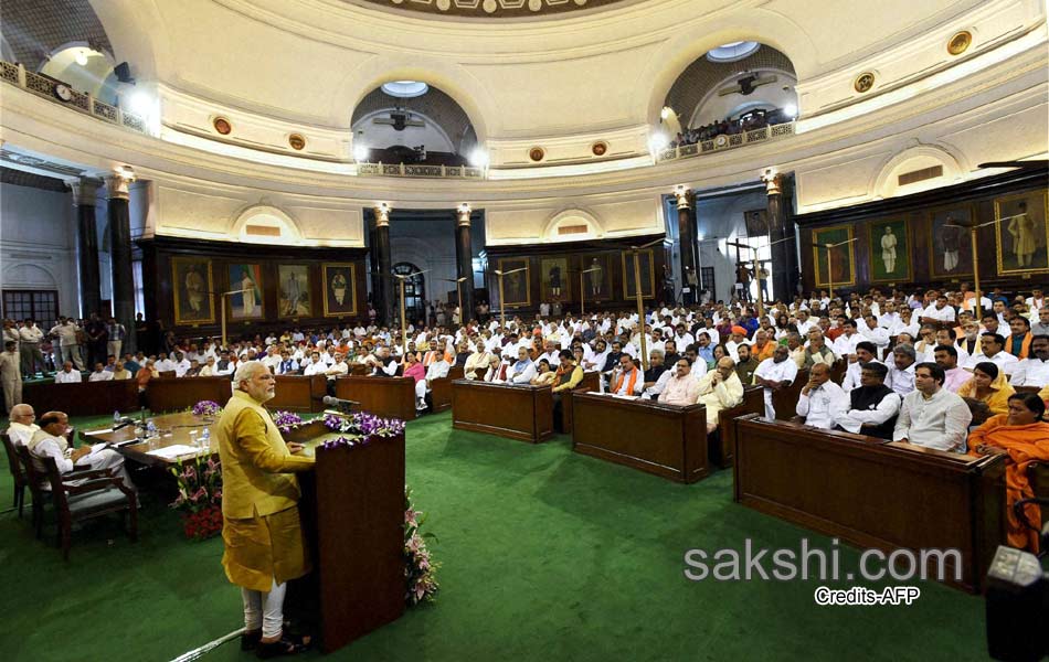 Narendra Modi break down at Parliament Central hall Meeting - Sakshi7