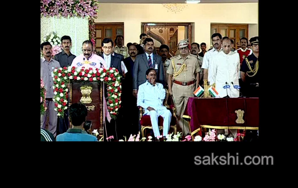 KCR sworn in heads cabinet of 11 ministers - Sakshi5