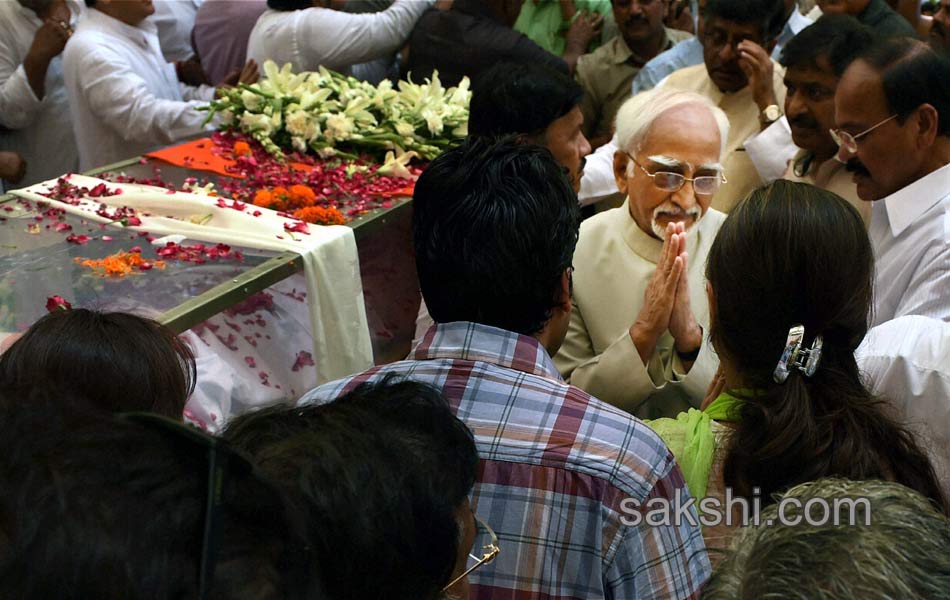 Ministers respects the mortal remains of Gopinath Munde5