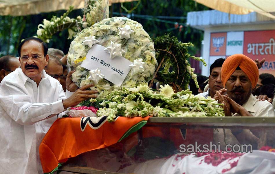 Ministers respects the mortal remains of Gopinath Munde20