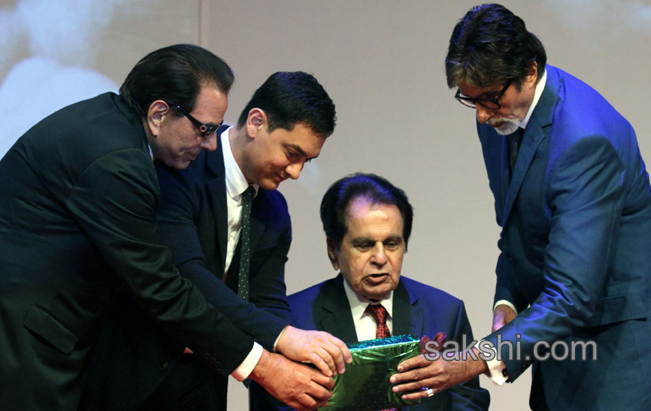 Dilip kumar launches his autobiography1