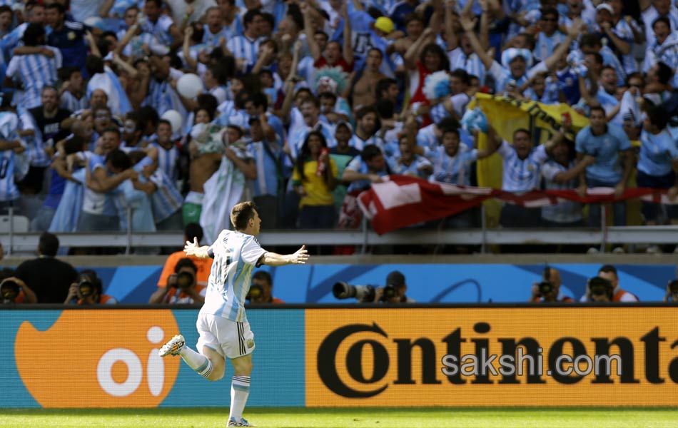 messi gives victory to argentina over iraq - Sakshi13