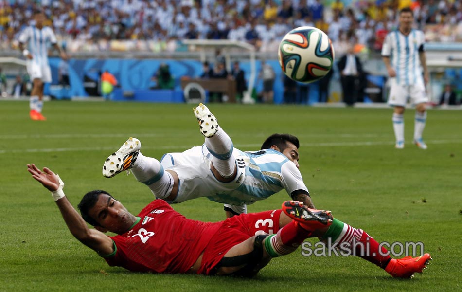 messi gives victory to argentina over iraq - Sakshi14