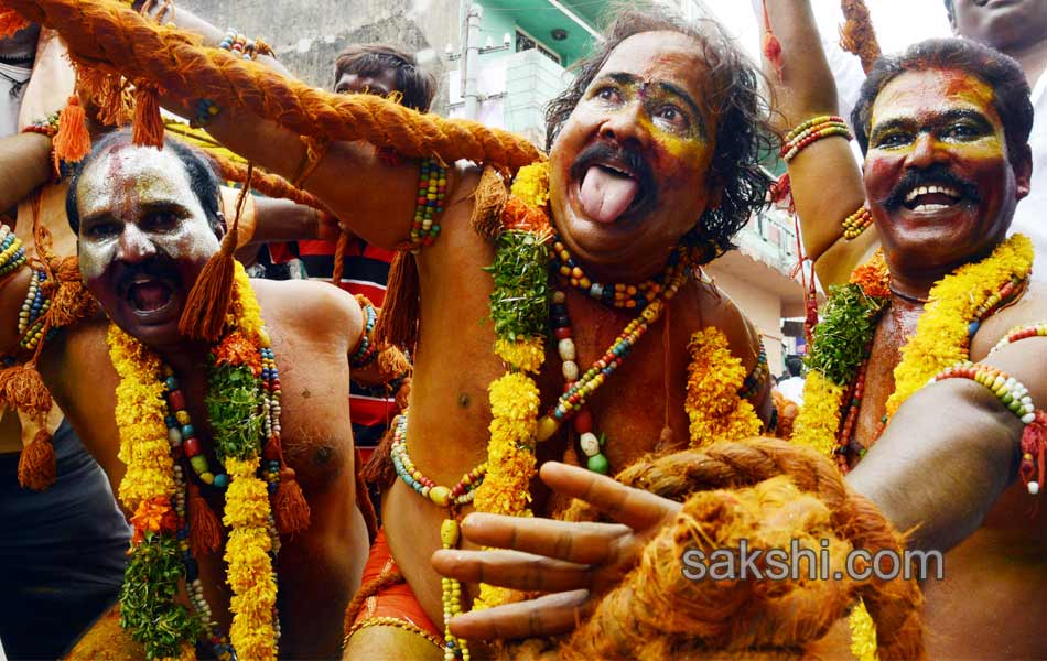 begin to telangana bonalu festival - Sakshi10