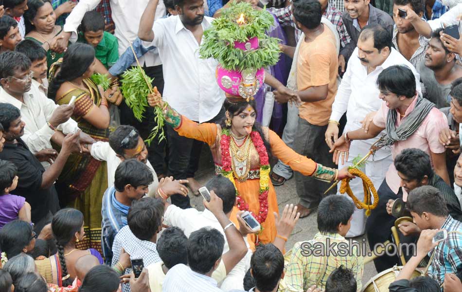 begin to telangana bonalu festival - Sakshi11