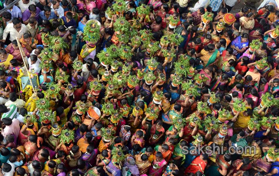 Temples come alive with Bonalu festivities - Sakshi7