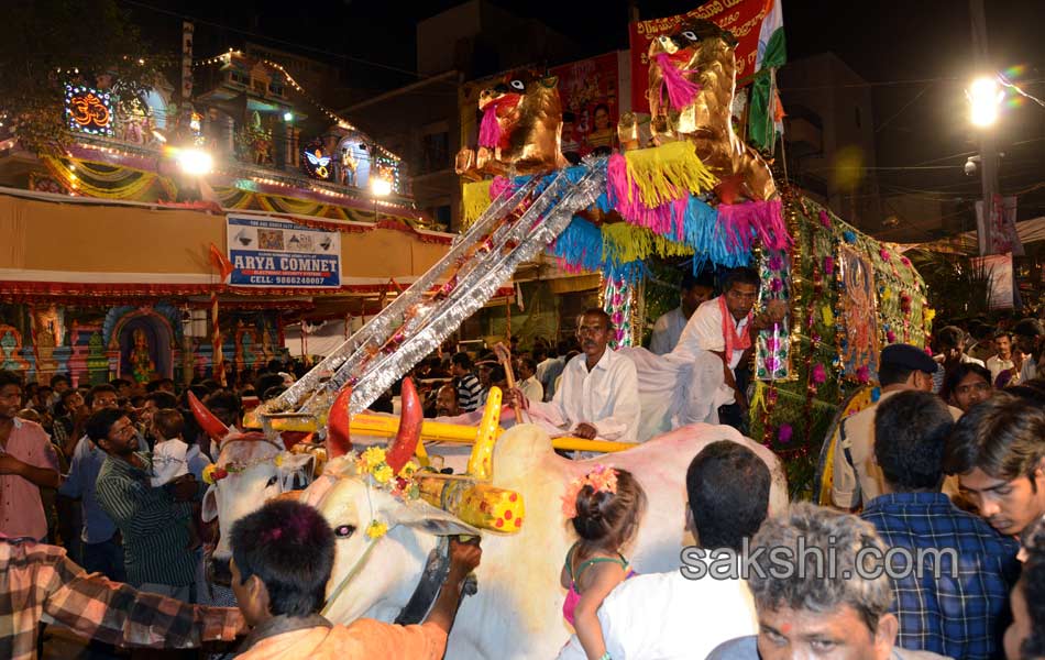 Temples come alive with Bonalu festivities - Sakshi15