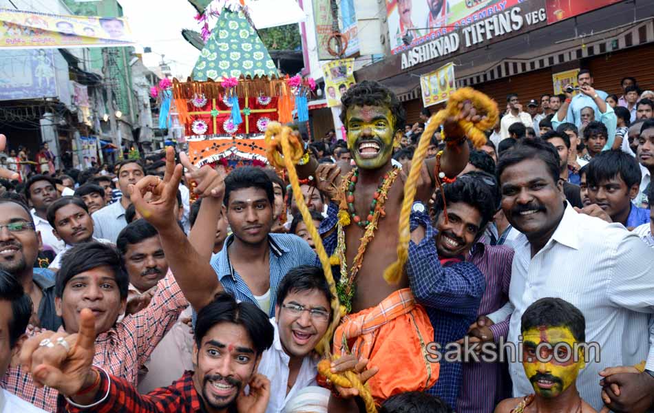 Temples come alive with Bonalu festivities - Sakshi16