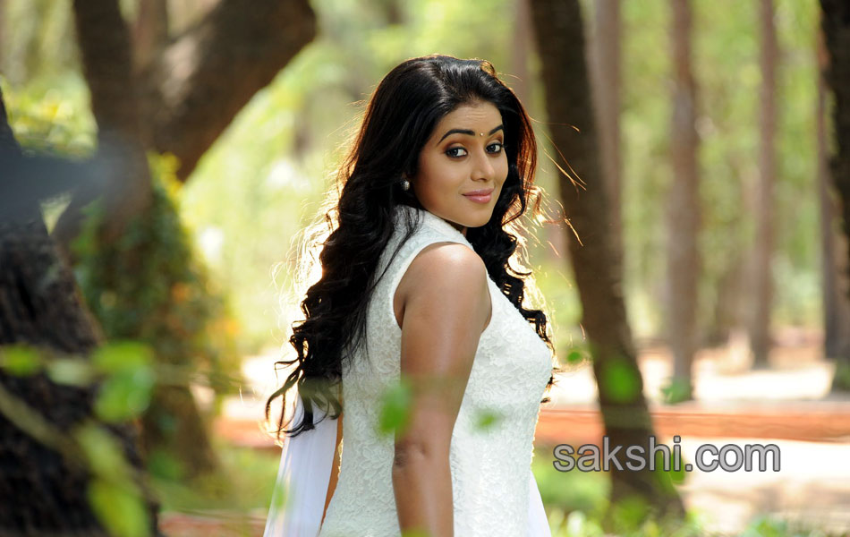 Nuvvalaa Nenilaa Movie Stills14