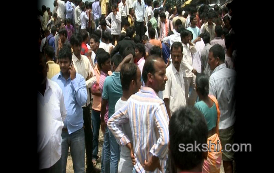 Nanded Passenger Train Hits School Bus29