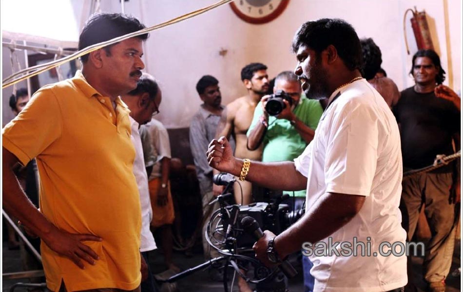 vikram manoharudu movie working stills11