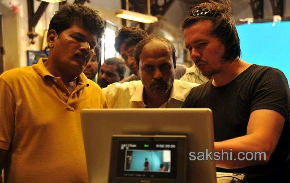 vikram manoharudu movie working stills14