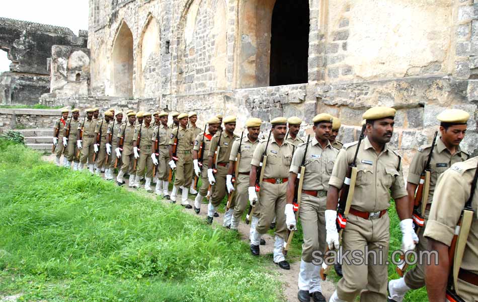 marching in golkonda fort - Sakshi6