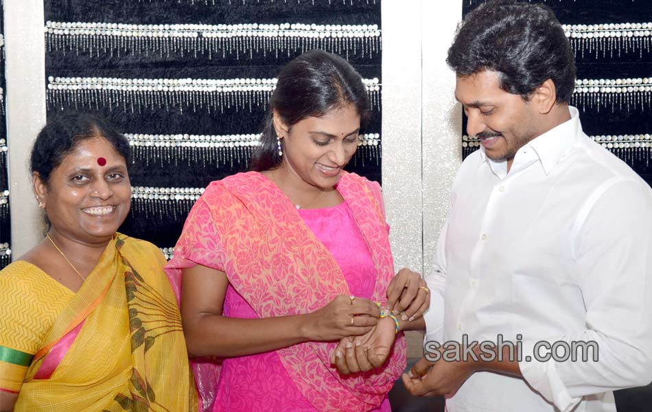 YS Sharmila YS Jagan celebrate Raksha Bandhan - Sakshi5