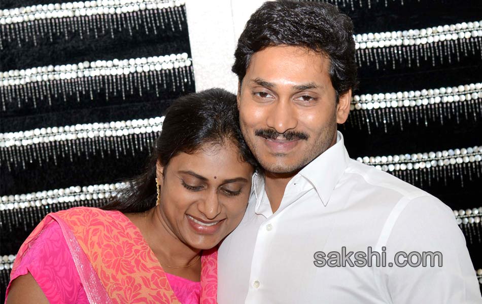 YS Sharmila YS Jagan celebrate Raksha Bandhan - Sakshi7