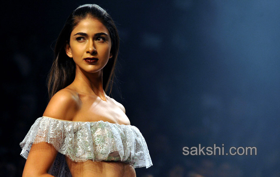 celebrities at last day of lakme fashion week13