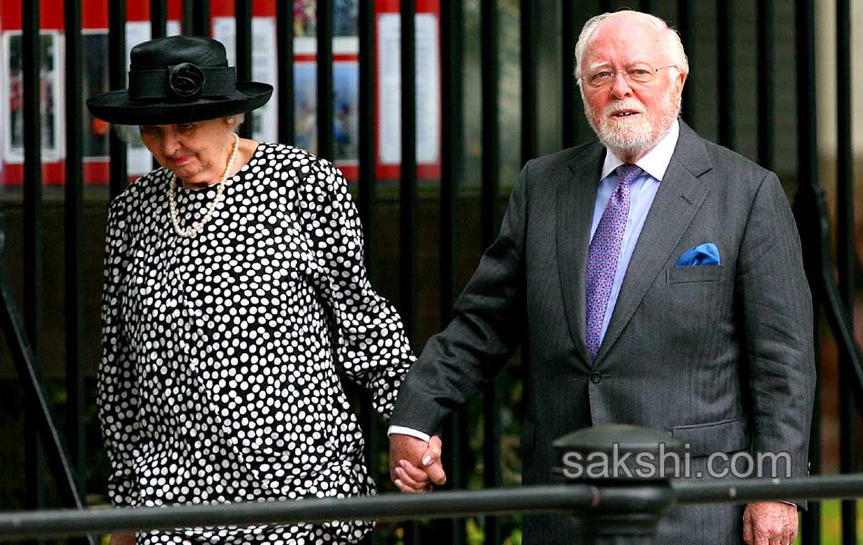 Legendary British film director Richard Attenborough dies - Sakshi1