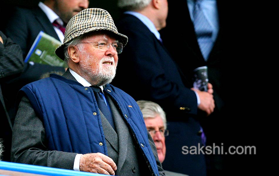 Legendary British film director Richard Attenborough dies - Sakshi3