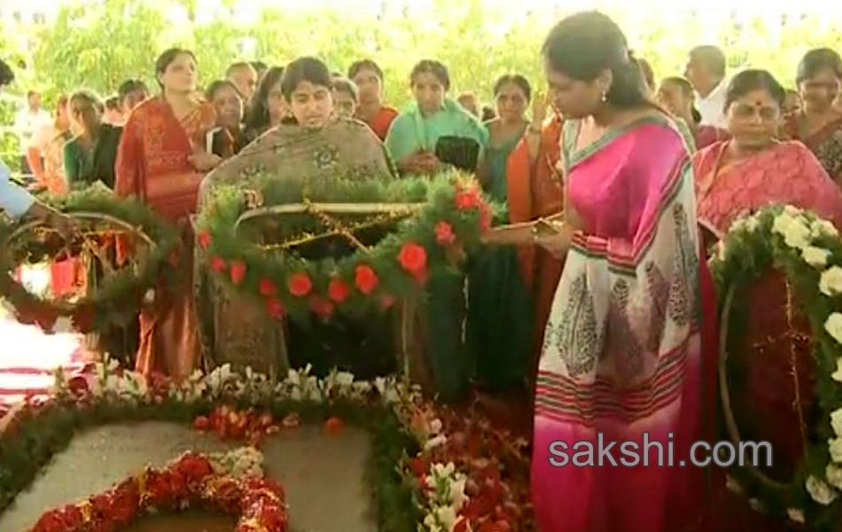 Tributes paid to YSR on fifth death anniversary - Sakshi19