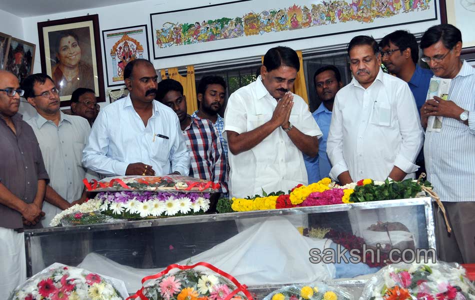 Film Director Bapu last rites - Sakshi10