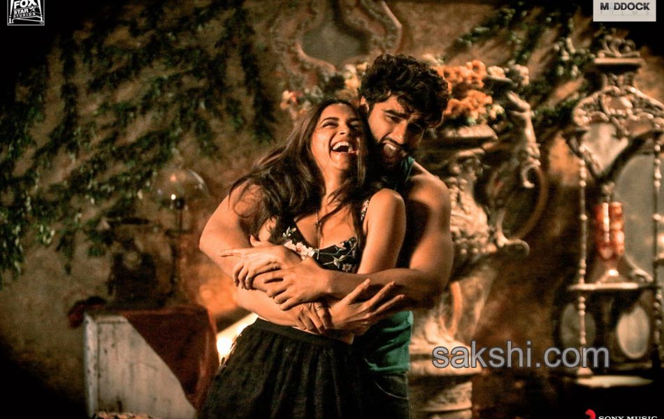 deepikas finding fanny movie stills - Sakshi2