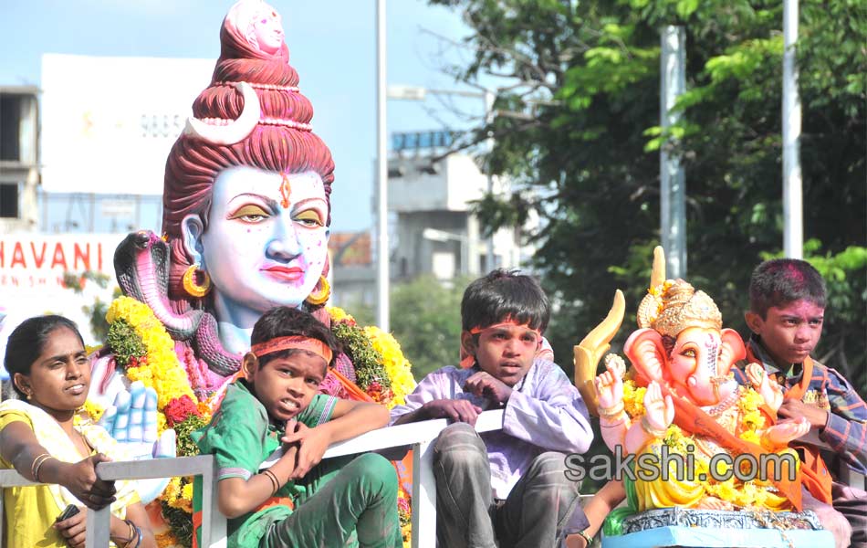 Hyderabad bid emotional farewell to Lord Ganesh - Sakshi7