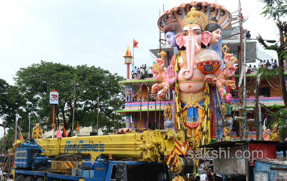 Hyderabad bid emotional farewell to Lord Ganesh - Sakshi9