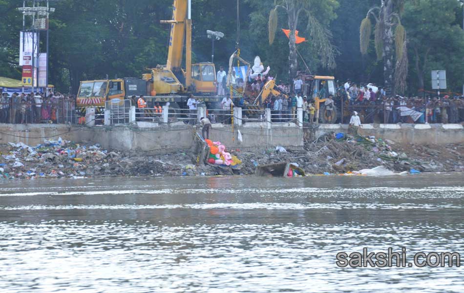 Lord Ganesh idols being immersed in Hussainsagar lake4