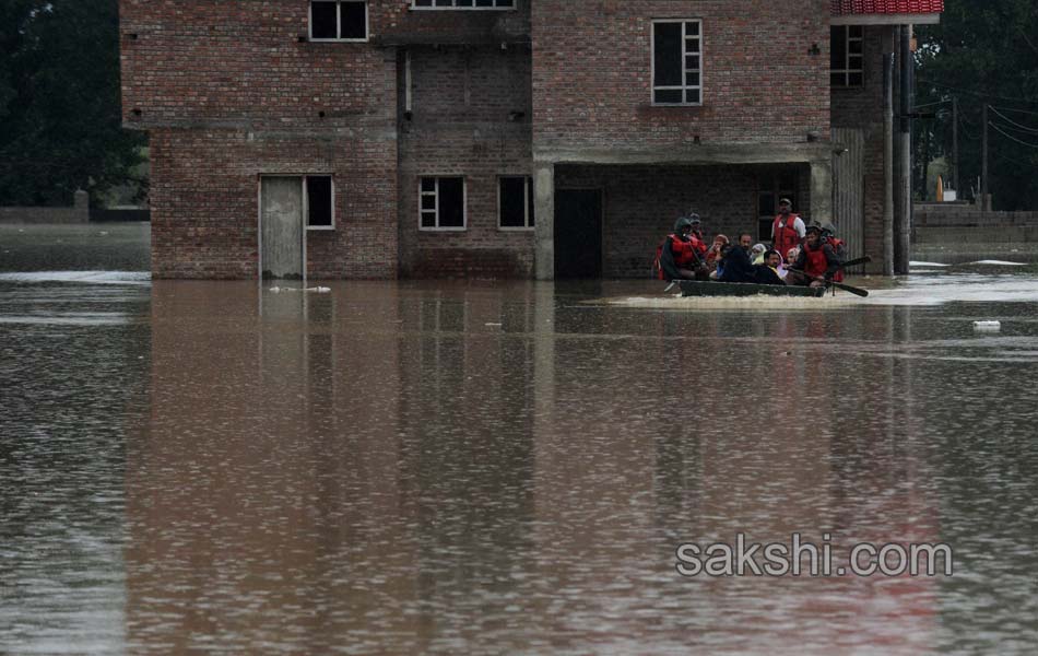 Floods hit Jammu and Kashmir - Sakshi11